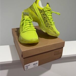 Steve Madden Maxima Lime Rhinestone Sneakers Sz 9.5 NWT Bold Statement Neon